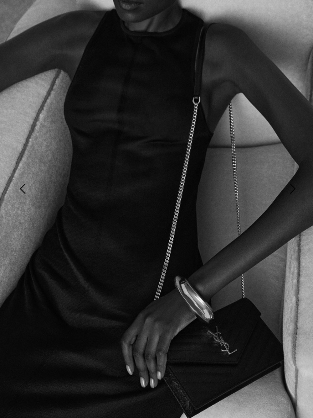 Saint Laurent CASSANDRE ENVELOPE CHAIN WALLET IN GRAIN DE POUDRE LEATHER - Picture 4 of 13